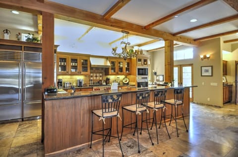 Huge Chef size kitchen with seating