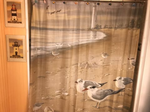 Another view of the bathroom