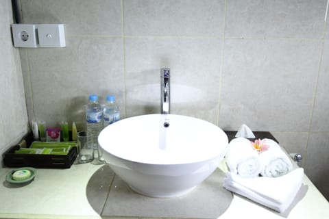 Bungalow | Bathroom sink