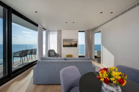 Executive Suite, 1 Bedroom, Balcony, Sea View | Minibar, in-room safe, desk, soundproofing