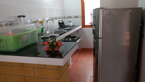 Comfort Apartment, 3 Bedrooms, Kitchenette | Private kitchen | Blender, freezer