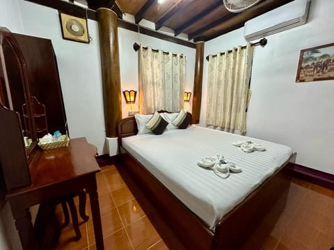 Standard Double Room | Living area | Flat-screen TV