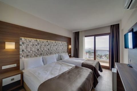 Standard Room, Sea View | Premium bedding, minibar, soundproofing, free WiFi
