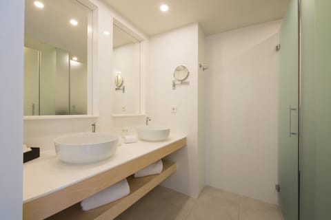 Superior Double Room, Beachfront | Bathroom | Shower, eco-friendly toiletries, hair dryer, bathrobes