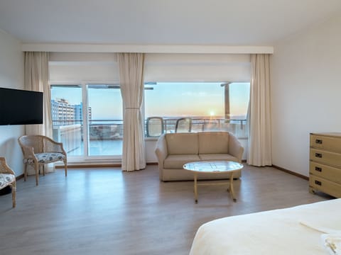 Presidential Penthouse, 1 Double Bed, Hot Tub, Ocean View | Minibar, in-room safe, desk, blackout drapes