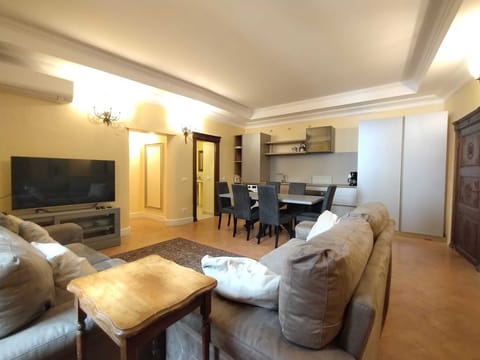 Second livingroom with kitchen - Casa Sinibaldi historical apartment XV century