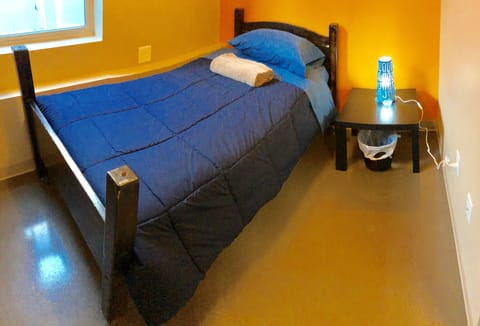 Basic Single Room | Blackout drapes, free WiFi, bed sheets