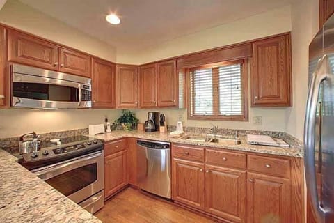 Condo, 4 Bedroom/4 bath | Private kitchen | Fridge, microwave, stovetop, coffee/tea maker