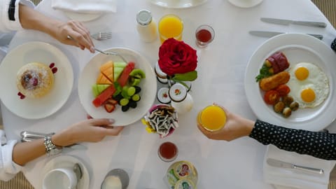 Daily buffet breakfast (AED 160 per person)