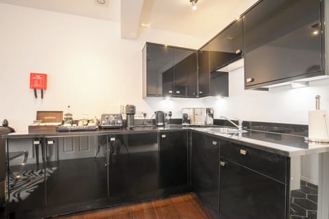 Design Suite, 1 King Bed, Non Smoking, Terrace (Napoli ) | Private kitchen | Fridge, microwave, electric kettle, toaster