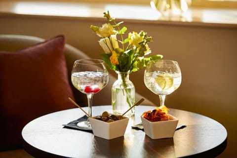 Standard Twin Room, 2 Twin Beds | Hypo-allergenic bedding, desk, iron/ironing board, free WiFi