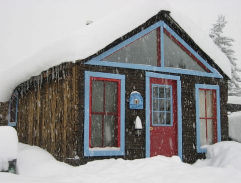 The Love Shack - Let it Snow