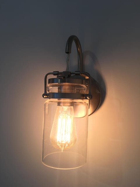 Dimmable Eddison bulbs.