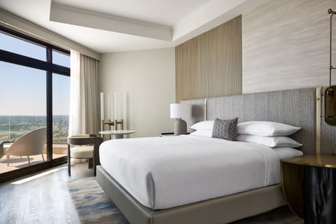 Luxury Suite, 1 Bedroom, Ocean View | Premium bedding, down comforters, pillowtop beds, in-room safe