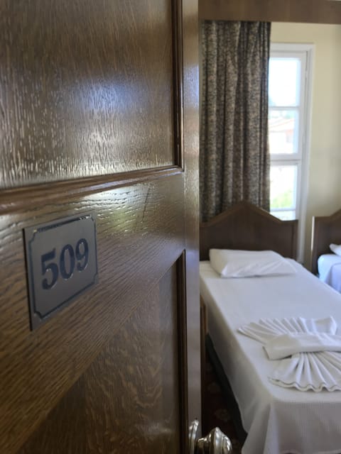 Triple Room | In-room safe, desk, free WiFi