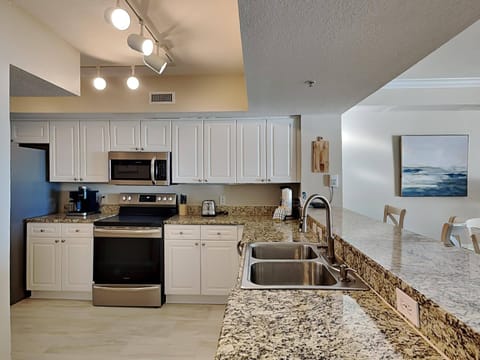 Condo, Multiple Beds, Balcony (336 - No Pets Allowed) | Private kitchen | Fridge, microwave, oven, stovetop