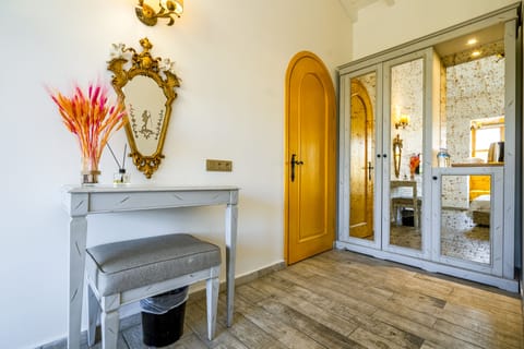 Superior Room with Bay Window | Minibar, in-room safe, desk, soundproofing