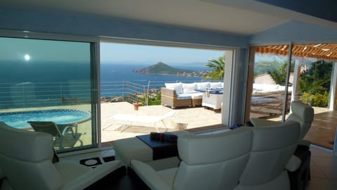 Panoramic view from the Stressless living room,