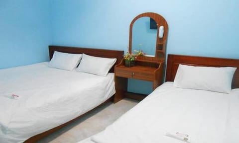 Standard Triple Room | Desk, free WiFi