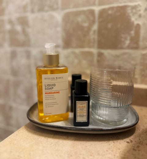 Standard Room | Bathroom | Shower, free toiletries, hair dryer, slippers