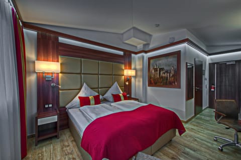 Standard Room, 2 Twin Beds | 1 bedroom, down comforters, minibar, in-room safe