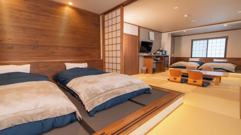 Modern Japanese-Style Room 203 | Free WiFi, bed sheets