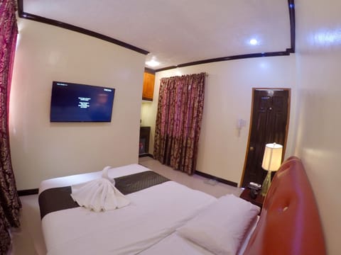 Superior Room, 1 Queen Bed | Desk, free WiFi, bed sheets