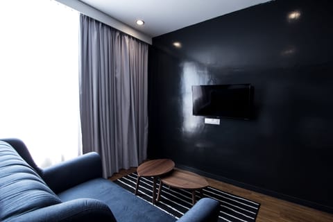 Suite | Living area | Flat-screen TV