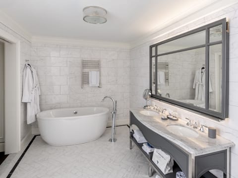 Superior Suite, 1 King Bed with Sofa bed | Bathroom | Designer toiletries, hair dryer, bathrobes, slippers