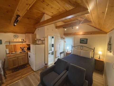 Deluxe Cottage, 1 Queen Bed (Studio, #11) | Living area | Flat-screen TV