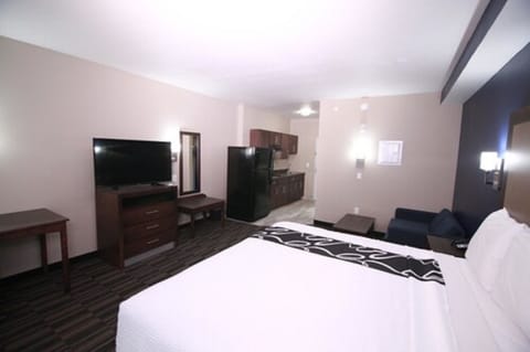 Suite, 1 King Bed, Accessible | Desk, iron/ironing board, rollaway beds, free WiFi