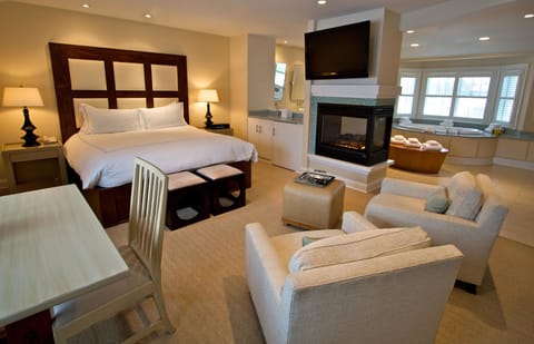 Spa Suite | Premium bedding, minibar, in-room safe, iron/ironing board