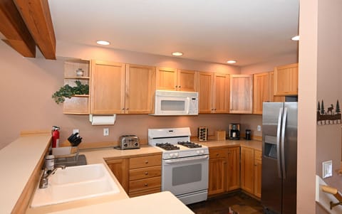 Casa Moonlight Two - kitchen