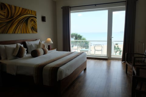 Superior Deluxe Room with Direct Sea View | In-room safe, desk, rollaway beds, free WiFi