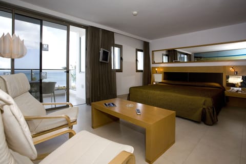 Junior Suite, Sea View | In-room safe, desk, iron/ironing board, WiFi