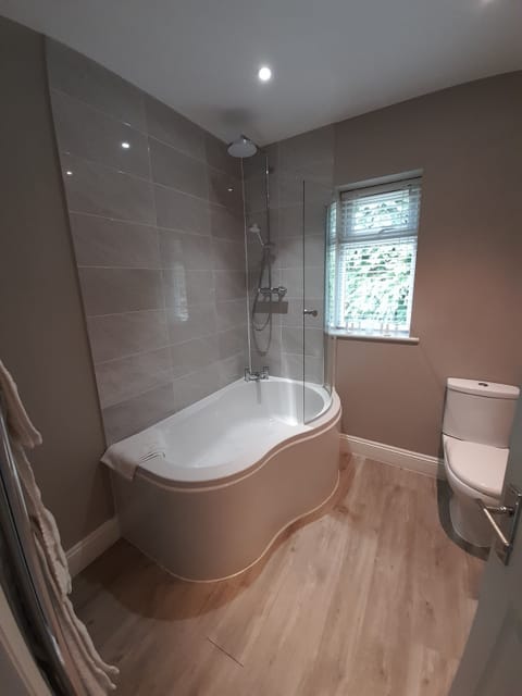 Double Room, Ensuite, Garden View | Bathroom