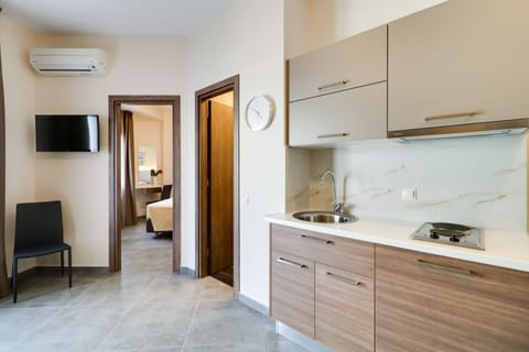 Superior Suite | Private kitchenette | Fridge, stovetop, electric kettle, highchair