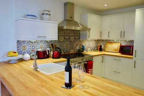 Modern, well-equipped kitchen