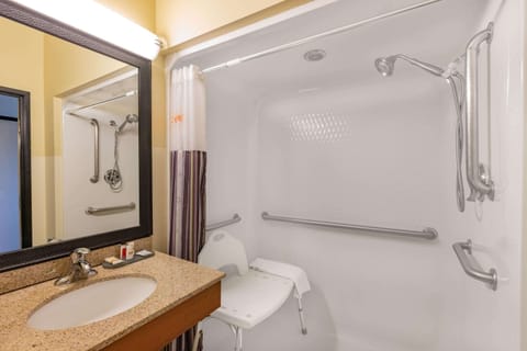 Room, 2 Queen Beds, Accessible, Non Smoking (Mobility/Hearing Impaired Accessible) | Accessible bathroom