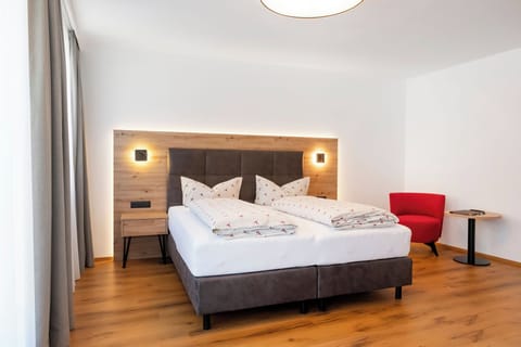 1 bedroom, hypo-allergenic bedding, in-room safe, cribs/infant beds