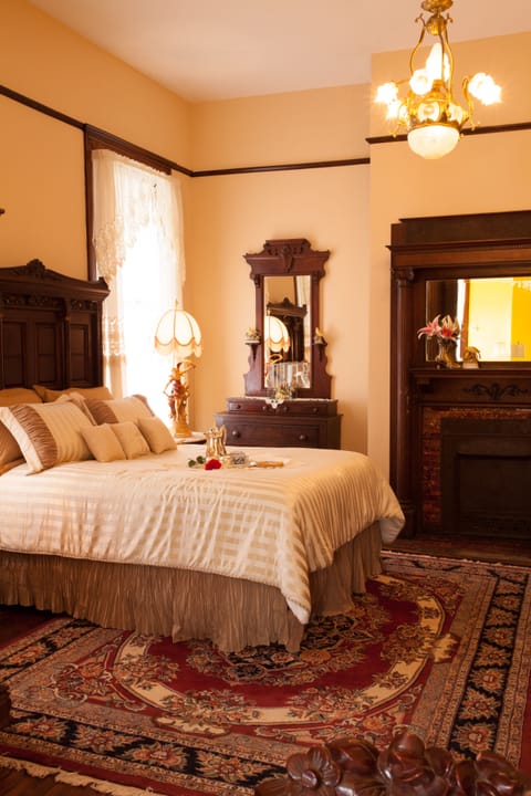 Traditional Double Room, Ensuite (Victorian Chamber Room) | Free WiFi