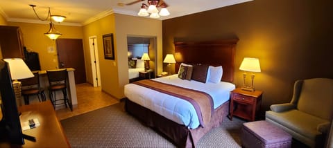 Classic Studio Suite, 1 King Bed | Desk, blackout drapes, soundproofing, iron/ironing board