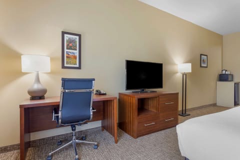 Suite, 1 King Bed, Non Smoking, Jetted Tub | In-room safe, desk, laptop workspace, blackout drapes