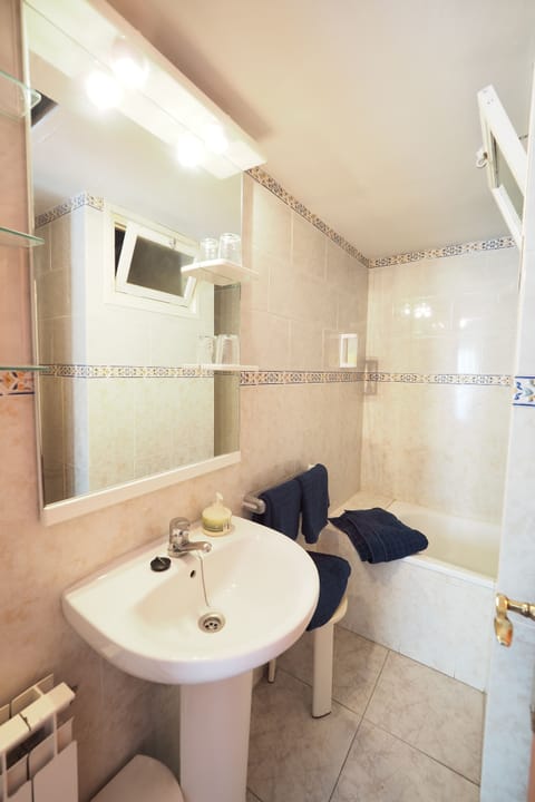 Double Room, Balcony | Bathroom | Hair dryer, towels