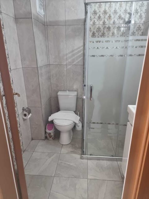 Shower, free toiletries, hair dryer, slippers