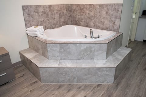 Room, 1 Queen Bed (Heart Shaped Jacuzzi) | Premium bedding, Select Comfort beds, desk, blackout drapes