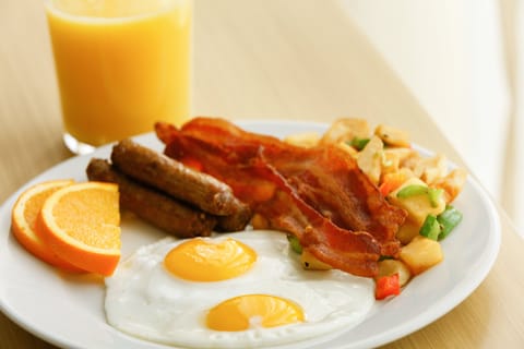 Daily cooked-to-order breakfast (USD 14.95 per person)