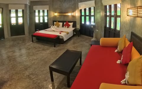 Tropical Villa  | In-room safe, bed sheets