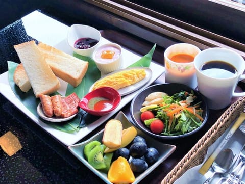 Daily English breakfast (JPY 2500 per person)