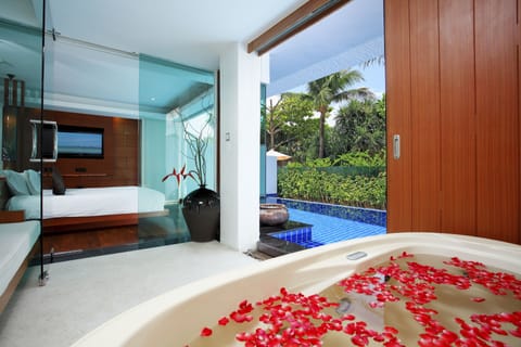 Beachfront Pool Villa - Free Daily Minibar | Bathroom | Separate tub and shower, deep soaking tub, free toiletries, hair dryer